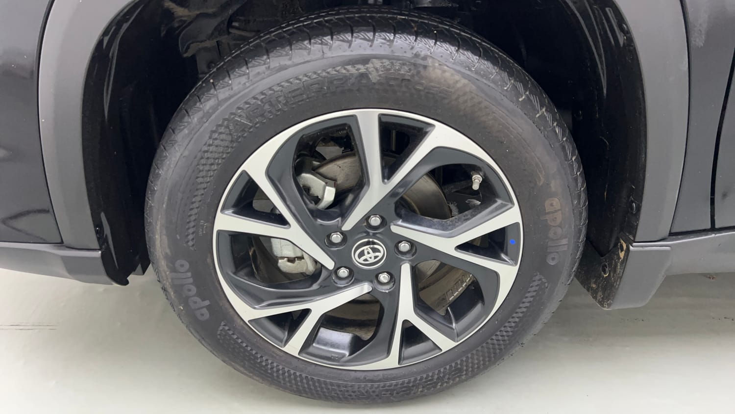 Used 2025 Toyota Urban Cruiser Hyryder V Hybrid Hybrid Automatic tyres LEFT FRONT TYRE RIM VIEW
