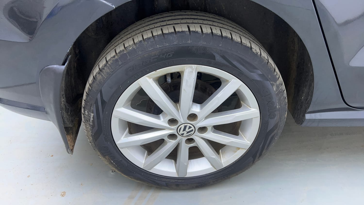 Used 2019 Volkswagen Ameo Highline Plus 1.5L (D) Diesel Manual tyres RIGHT REAR TYRE RIM VIEW