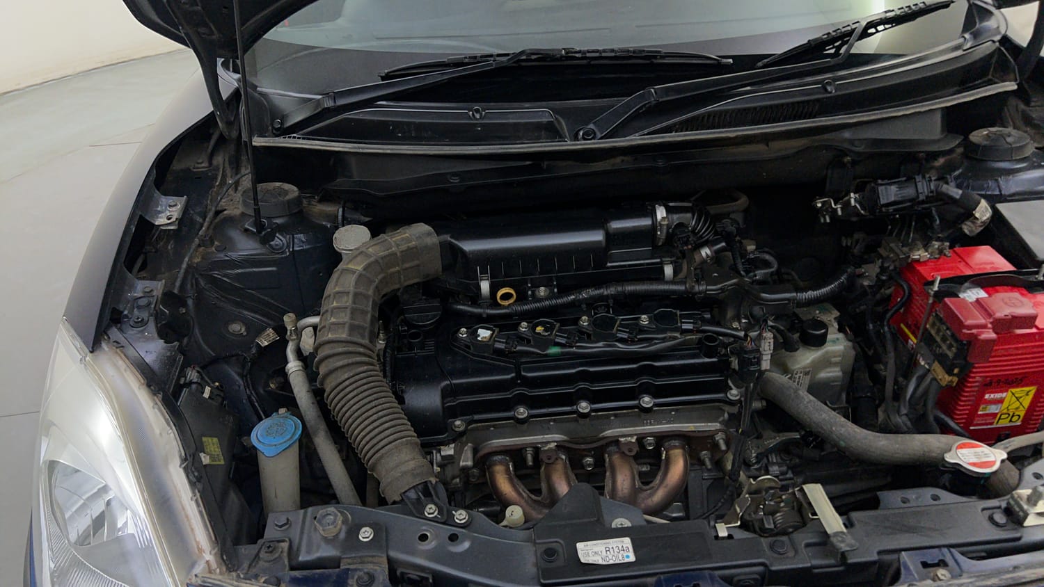 Used 2018 Maruti Suzuki Swift ZXi AMT Petrol Automatic engine ENGINE RIGHT SIDE HINGE & APRON VIEW