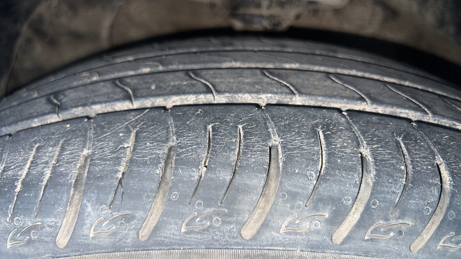 Used 2023 Mahindra XUV 300 TurboSport W8 Petrol Manual tyres LEFT FRONT TYRE TREAD VIEW