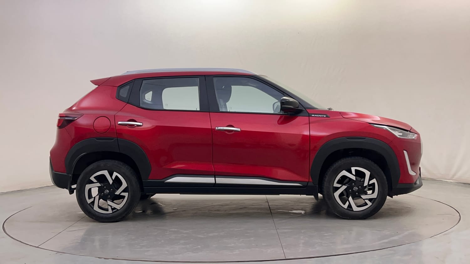 Used 2024 Nissan Magnite XV Petrol Manual exterior RIGHT SIDE VIEW