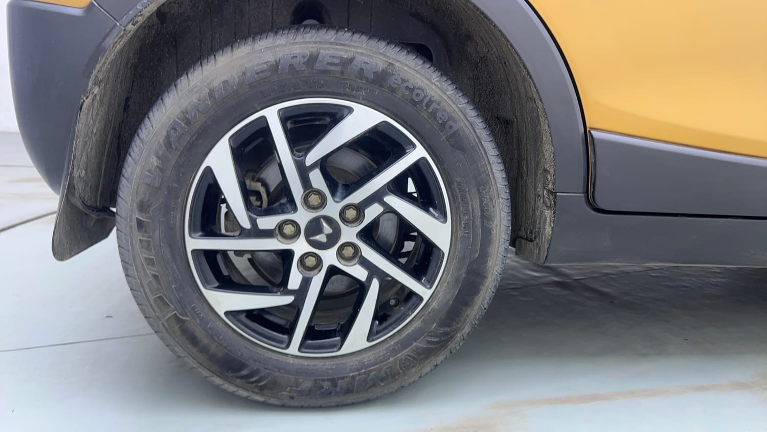 Used 2023 Mahindra XUV 300 TurboSport W8 Petrol Manual tyres RIGHT REAR TYRE RIM VIEW