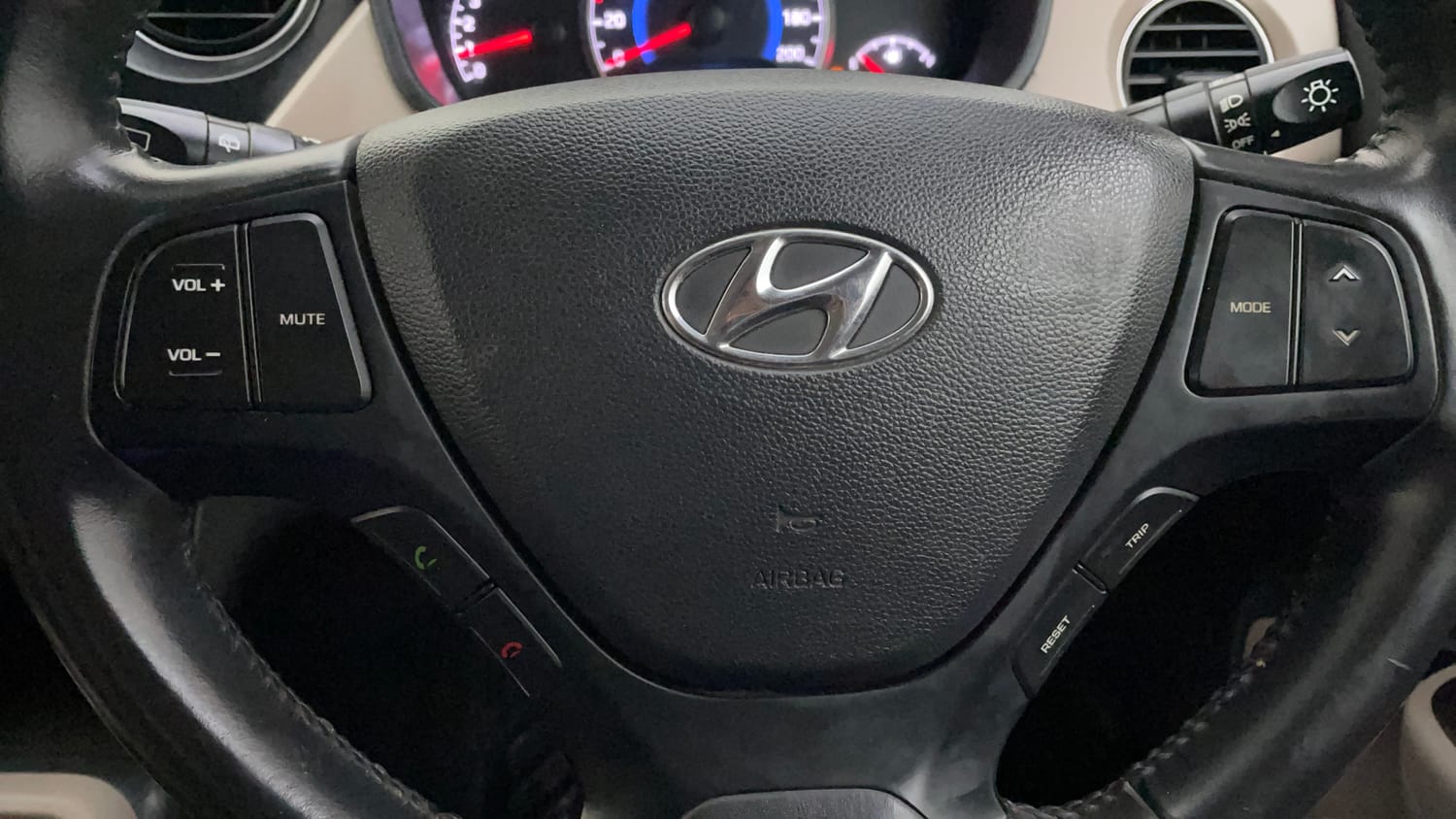 Used 2016 Hyundai Grand i10 Asta 1.2 Kappa VTVT Petrol Manual top_features Steering mounted controls
