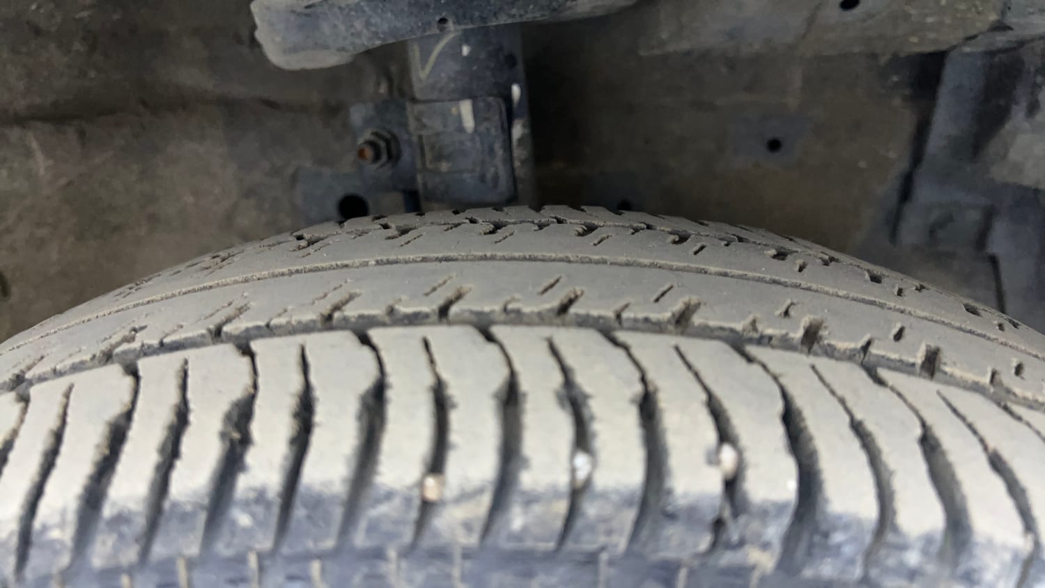Used 2015 Maruti Suzuki Swift Dzire VXI Petrol Manual tyres RIGHT FRONT TYRE TREAD VIEW