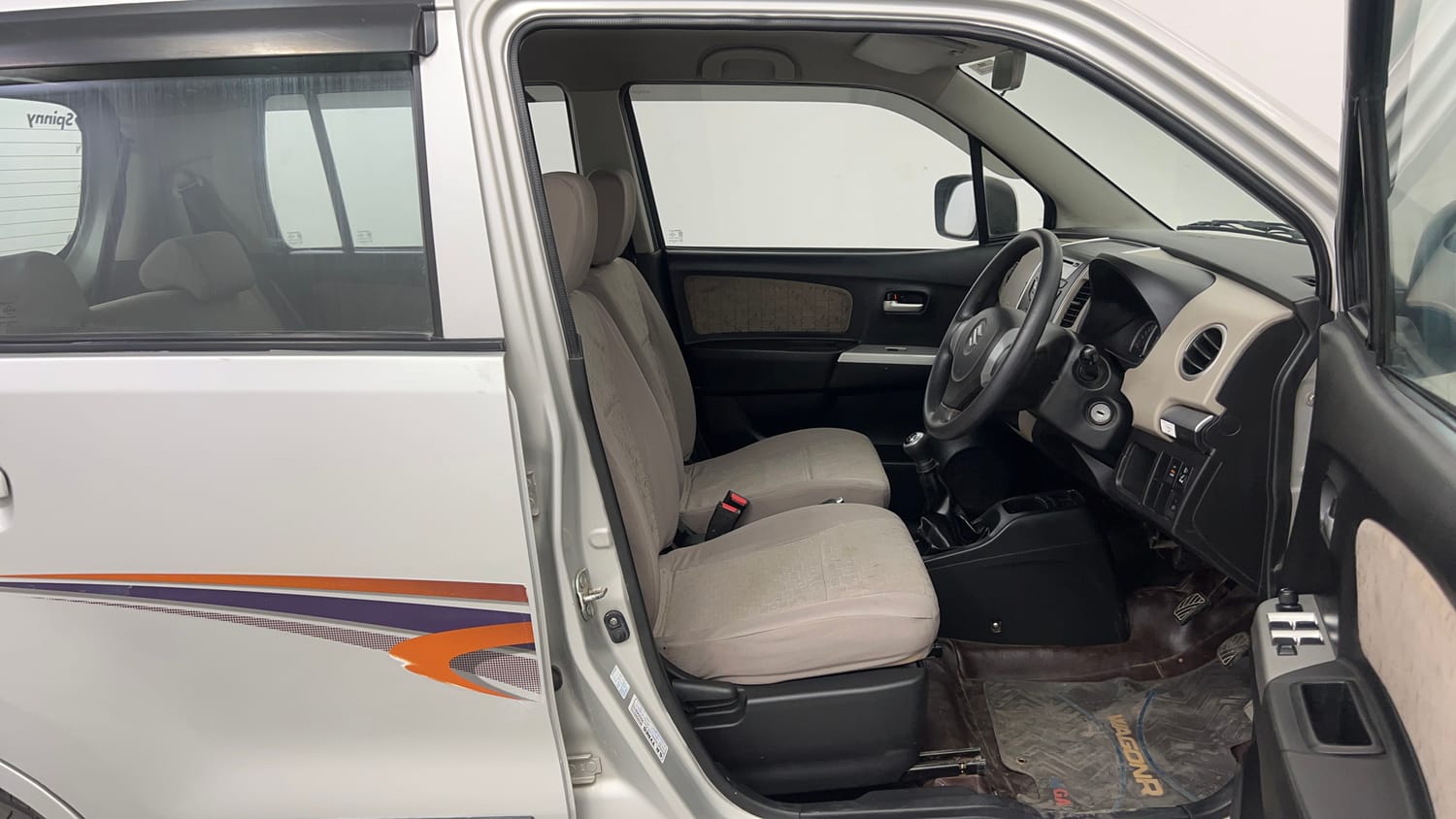 Used 2014 Maruti Suzuki Wagon R VXI Petrol Manual interior RIGHT SIDE FRONT DOOR CABIN VIEW