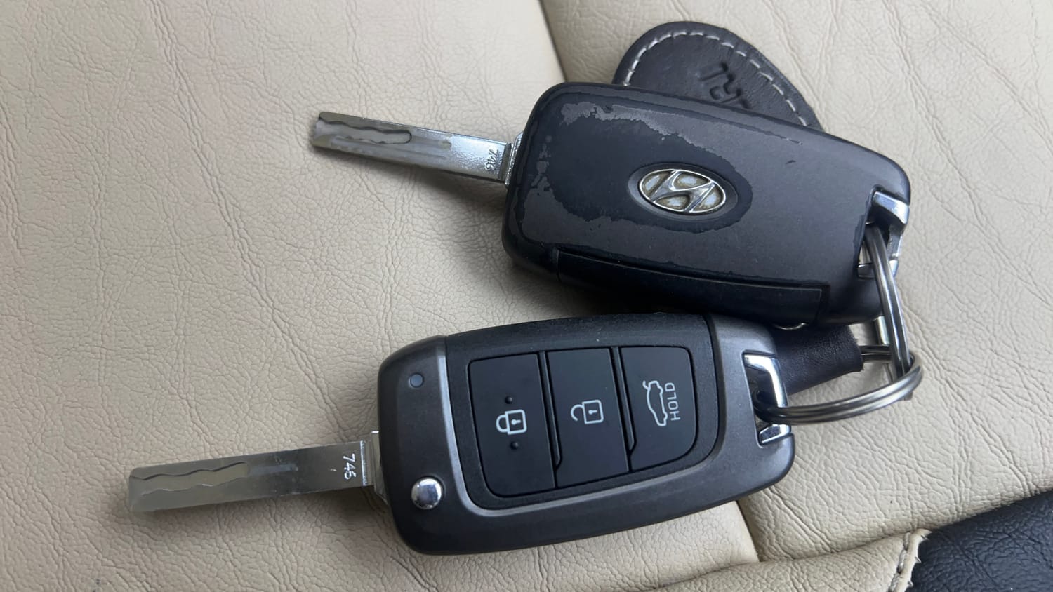 Used 2017 Hyundai Verna SX 1.6 VTVT Petrol Manual extra CAR KEY VIEW