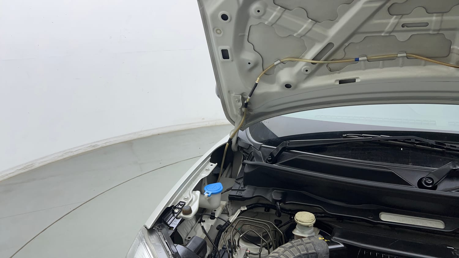Used 2022 Maruti Suzuki S-Presso VXi (O) CNG Cng Manual engine ENGINE RIGHT SIDE HINGE & APRON VIEW