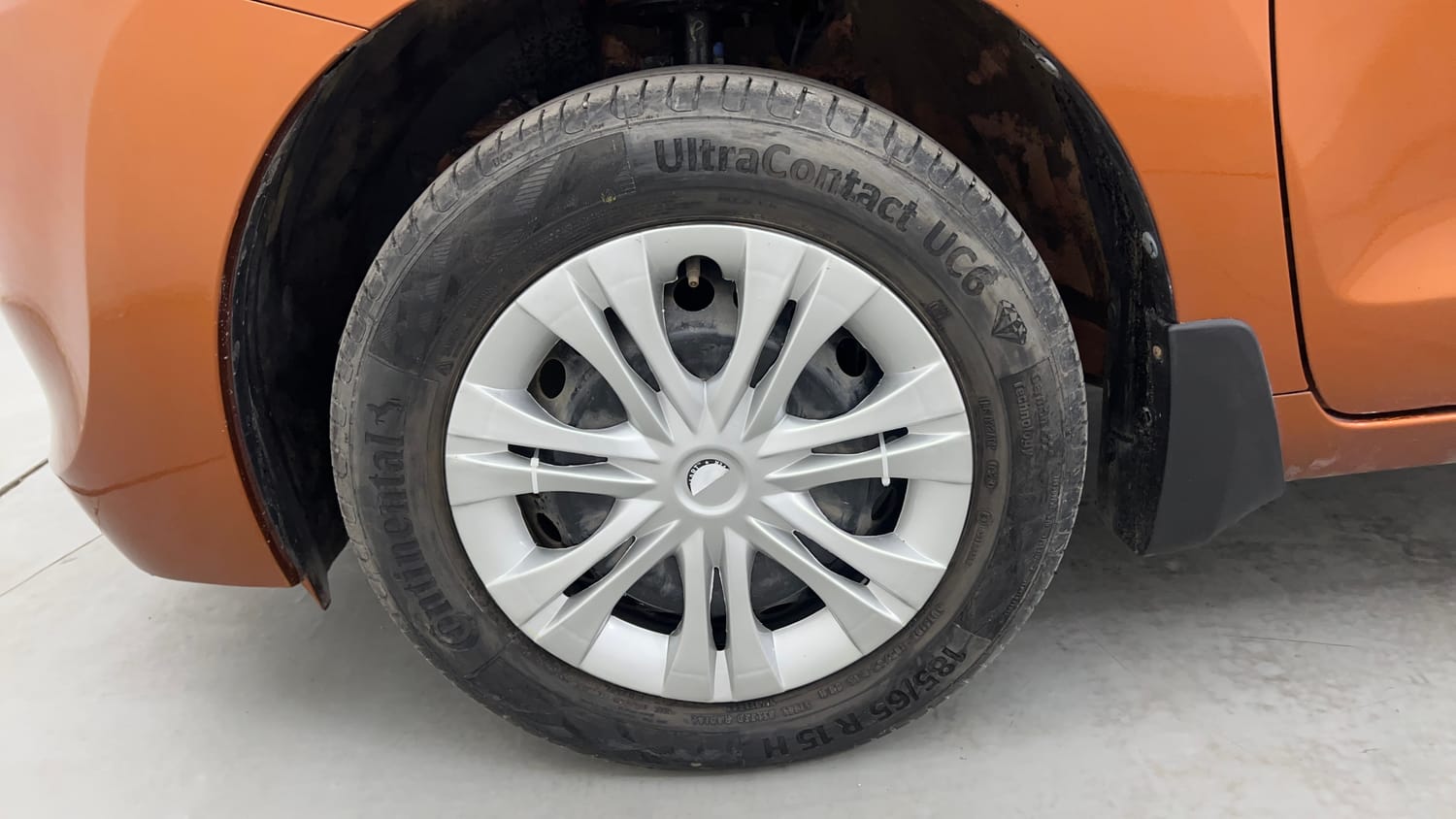 Used 2018 Maruti Suzuki Baleno Delta 1.2 Petrol Manual tyres LEFT FRONT TYRE RIM VIEW