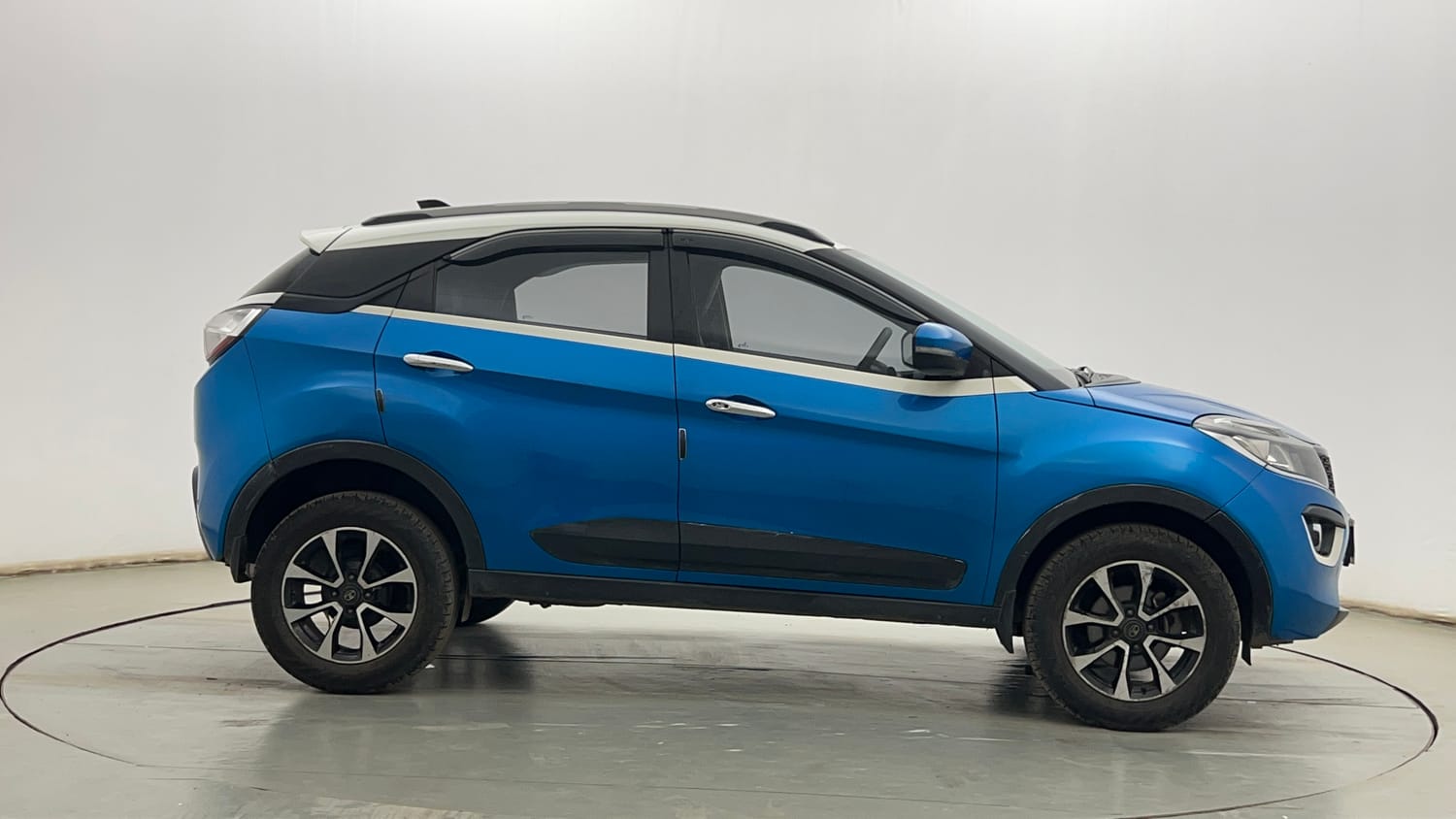 Used 2020 Tata Nexon XZA Plus (O) Petrol Automatic exterior RIGHT SIDE VIEW