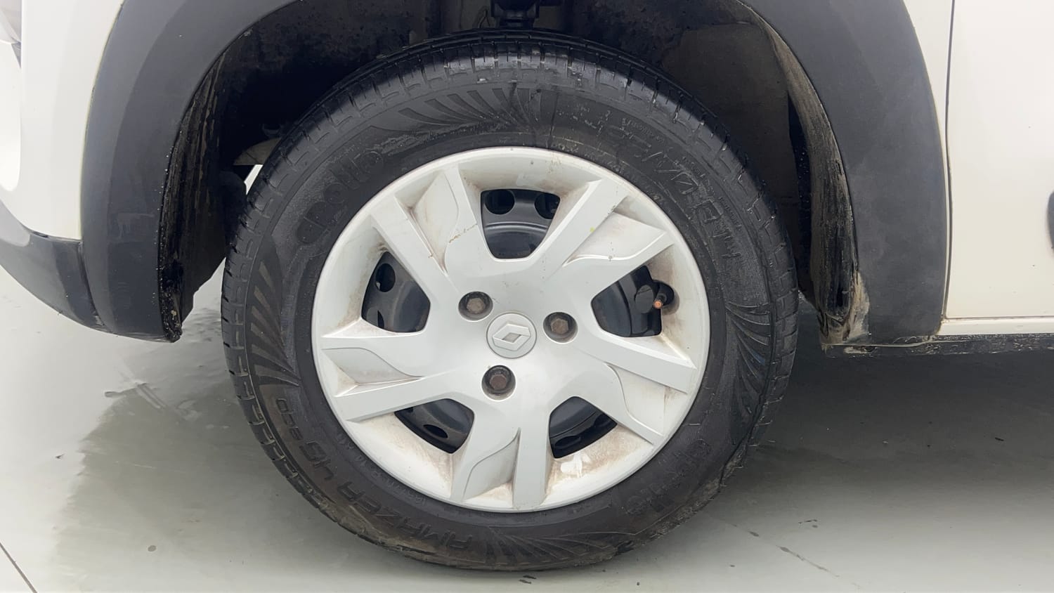 Used 2020 Renault Kwid RXT 1.0 Opt Petrol Manual tyres LEFT FRONT TYRE RIM VIEW