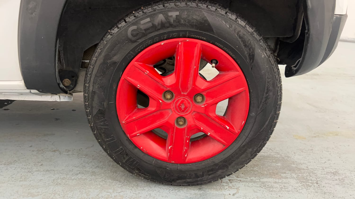 Used 2017 renault Kwid 1.0 RXT Anniversary Edition Petrol Manual tyres LEFT REAR TYRE RIM VIEW