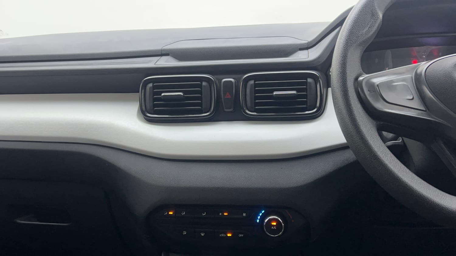 Used 2025 Tata Punch Pure MT Petrol Manual interior MUSIC SYSTEM & AC CONTROL VIEW
