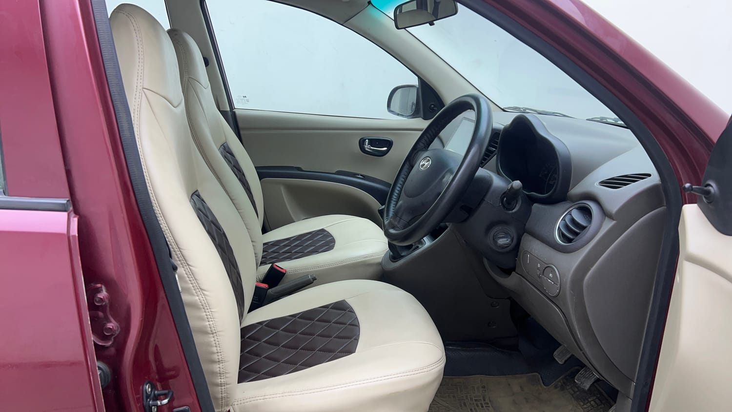 Used 2015 Hyundai i10 Sportz 1.1 iRDE2 Petrol Manual interior RIGHT SIDE FRONT DOOR CABIN VIEW
