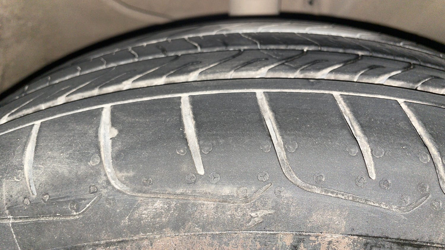 Used 2023 Kia Seltos GTX Plus 1.5 Diesel AT Diesel Automatic tyres RIGHT FRONT TYRE TREAD VIEW