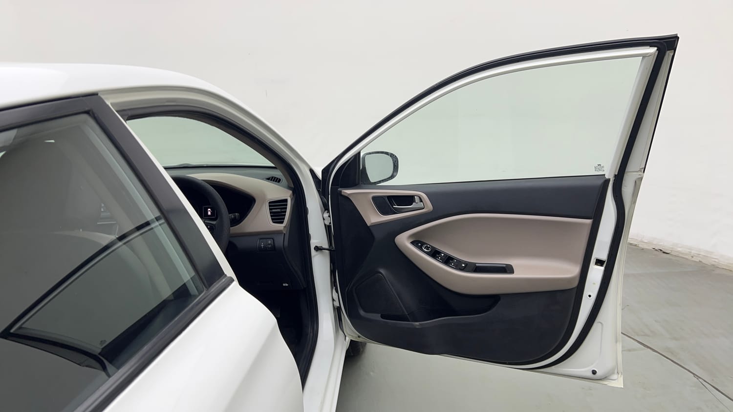 Used 2015 Hyundai Elite i20 Asta 1.2 Petrol Manual interior RIGHT FRONT DOOR OPEN VIEW