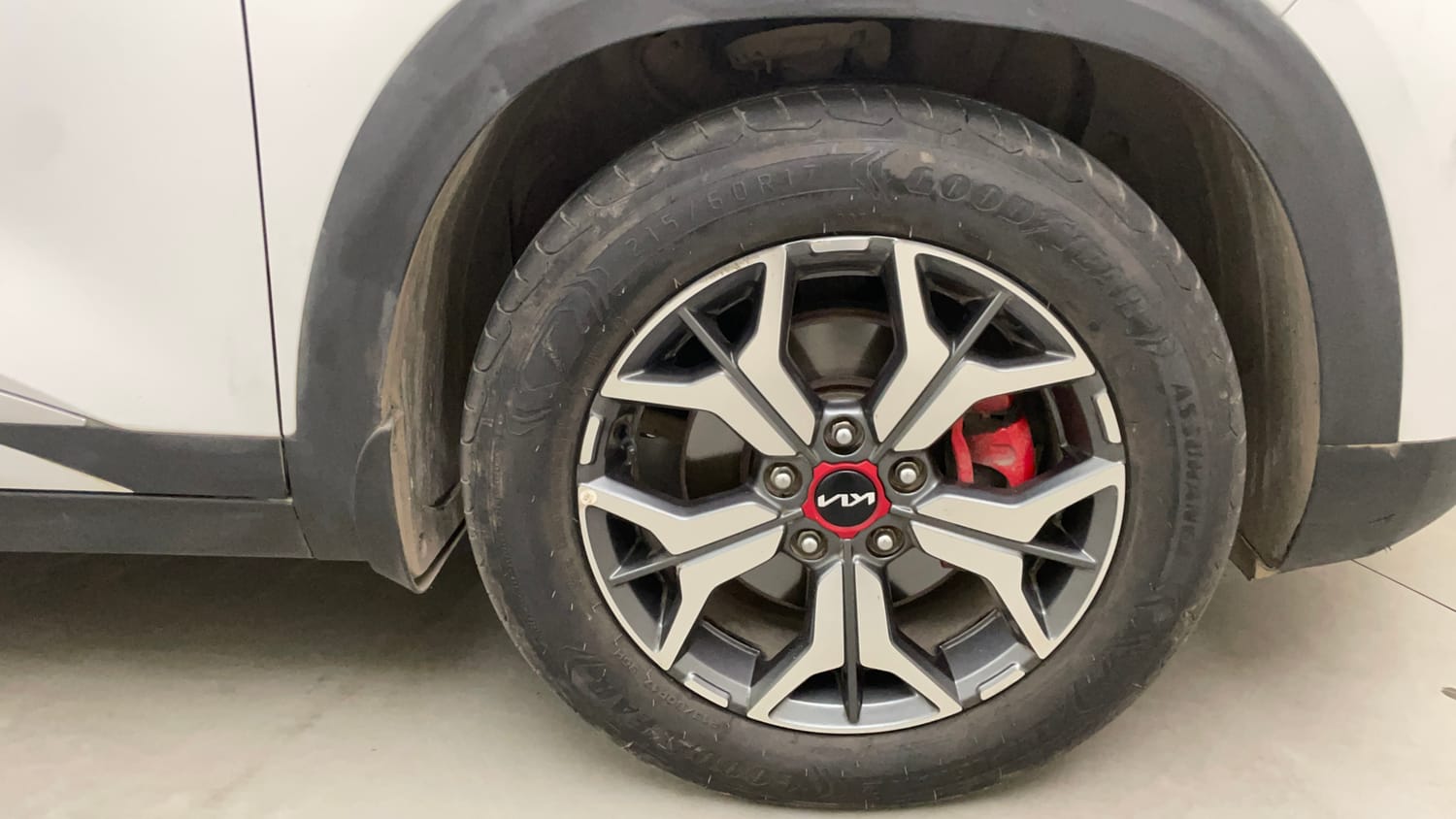 Used 2023 Kia Seltos GTX Plus 1.5 Diesel AT Diesel Automatic tyres RIGHT FRONT TYRE RIM VIEW
