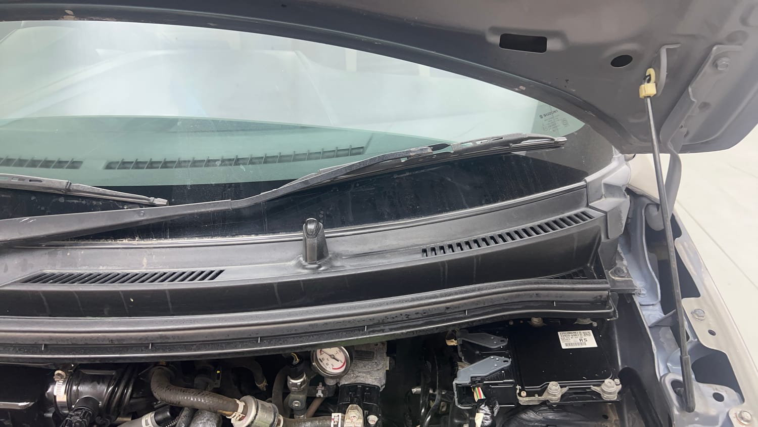 Used 2019 Maruti Suzuki Wagon R LXi 1.0 CNG Cng Manual engine ENGINE LEFT SIDE HINGE & APRON VIEW