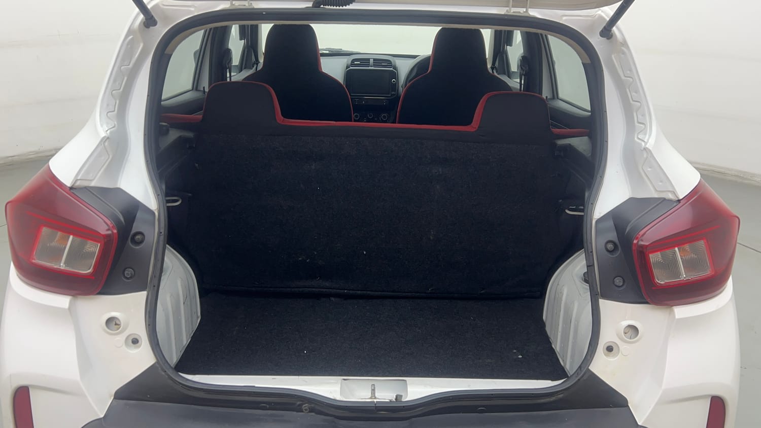 Used 2020 Renault Kwid RXT 1.0 Opt Petrol Manual interior DICKY INSIDE VIEW