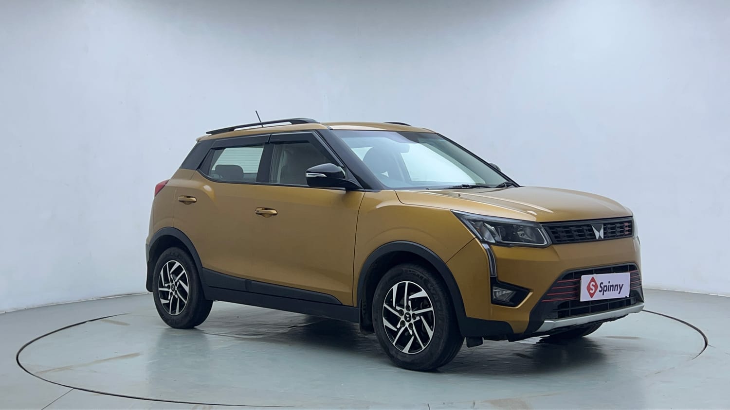 Used 2023 Mahindra XUV 300 TurboSport W8 Petrol Manual exterior RIGHT FRONT CORNER VIEW