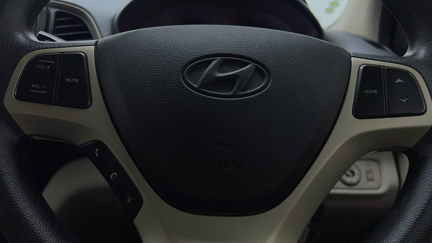 Used 2022 Hyundai Santro Sportz Petrol Manual top_features Steering mounted controls