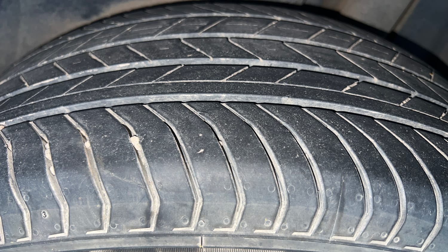 Used 2022 Volkswagen Taigun Topline 1.0 TSI AT Petrol Automatic tyres LEFT REAR TYRE TREAD VIEW