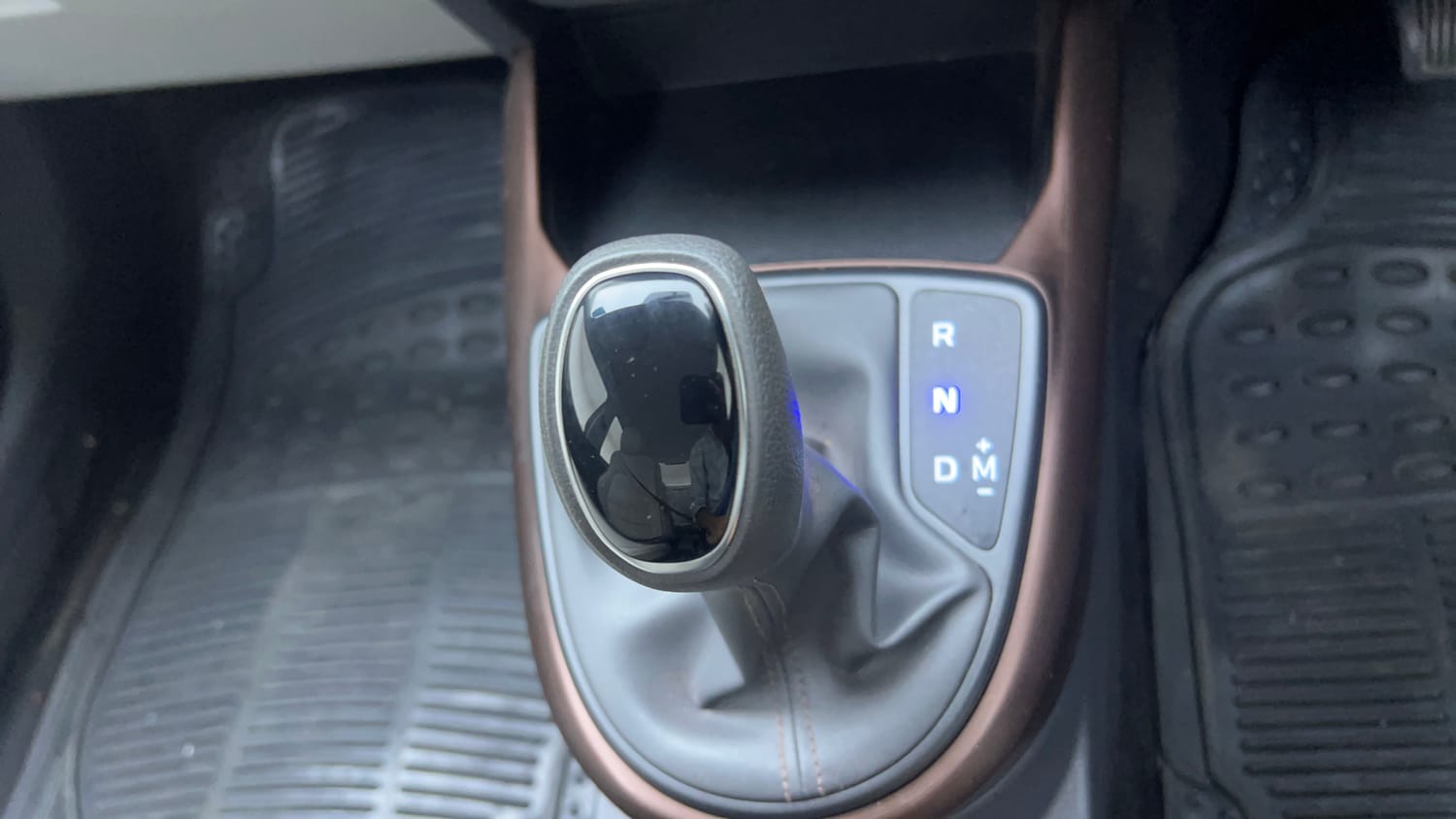 Used 2022 Hyundai Aura S 1.2 AMT Petrol Petrol Automatic interior GEAR  KNOB VIEW