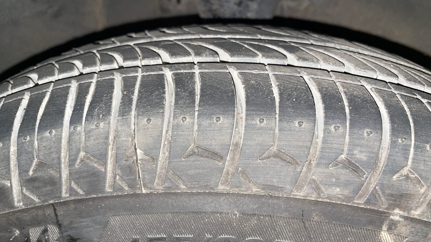 Used 2012 Hyundai i10 Sportz 1.2 Kappa2 Petrol Manual tyres RIGHT FRONT TYRE TREAD VIEW