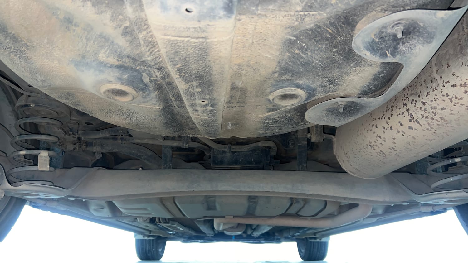 Used 2017 Hyundai Verna SX 1.6 VTVT Petrol Manual extra REAR UNDERBODY VIEW (TAKEN FROM REAR)