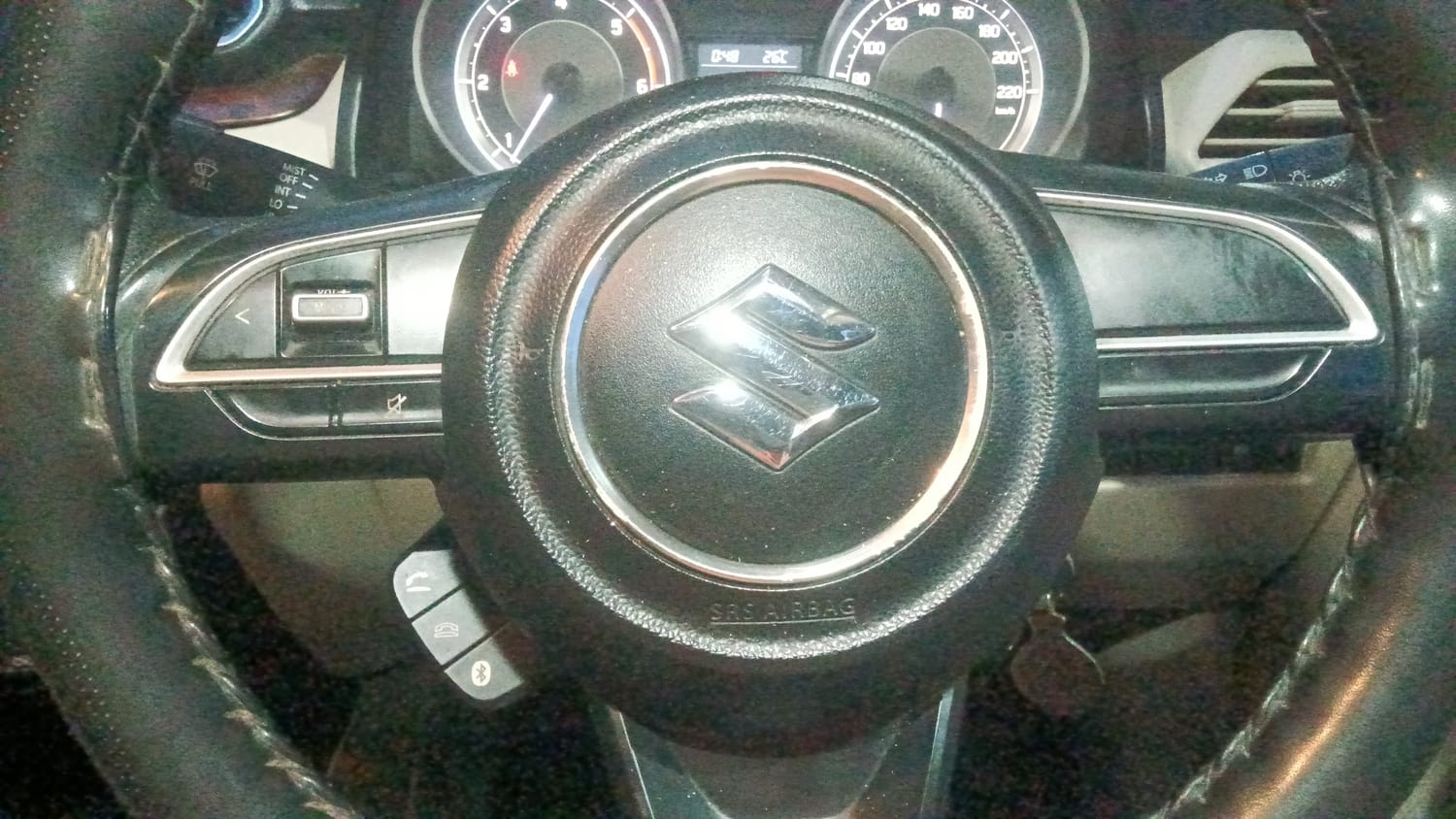 Used 2018 Maruti Suzuki Dzire VDi AMT Diesel Automatic top_features Steering mounted controls