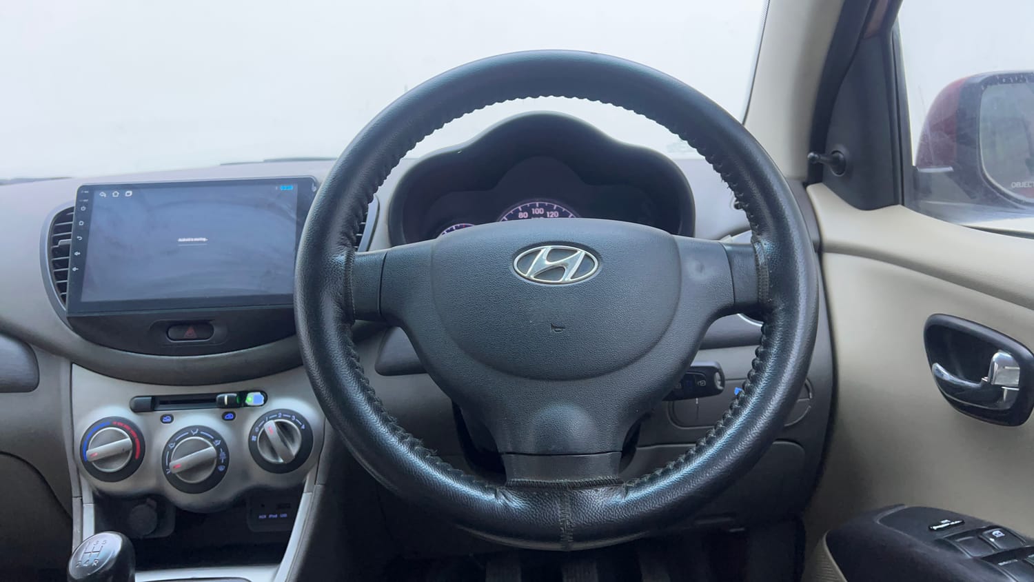 Used 2015 Hyundai i10 Sportz 1.1 iRDE2 Petrol Manual interior STEERING VIEW