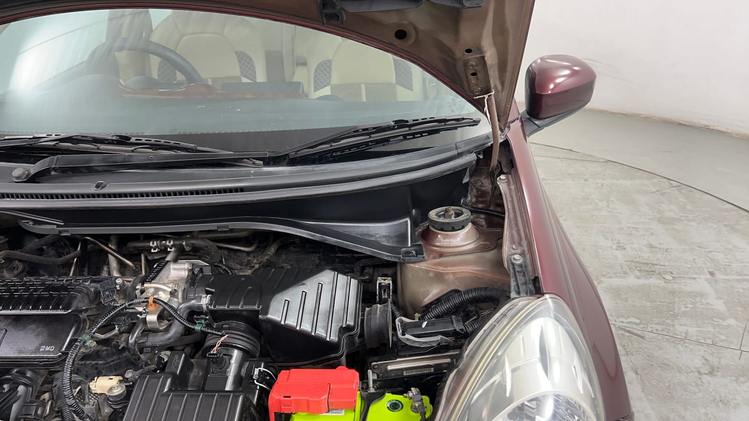 Used 2014 Honda Mobilio V (O) Petrol Petrol Manual engine ENGINE LEFT SIDE HINGE & APRON VIEW