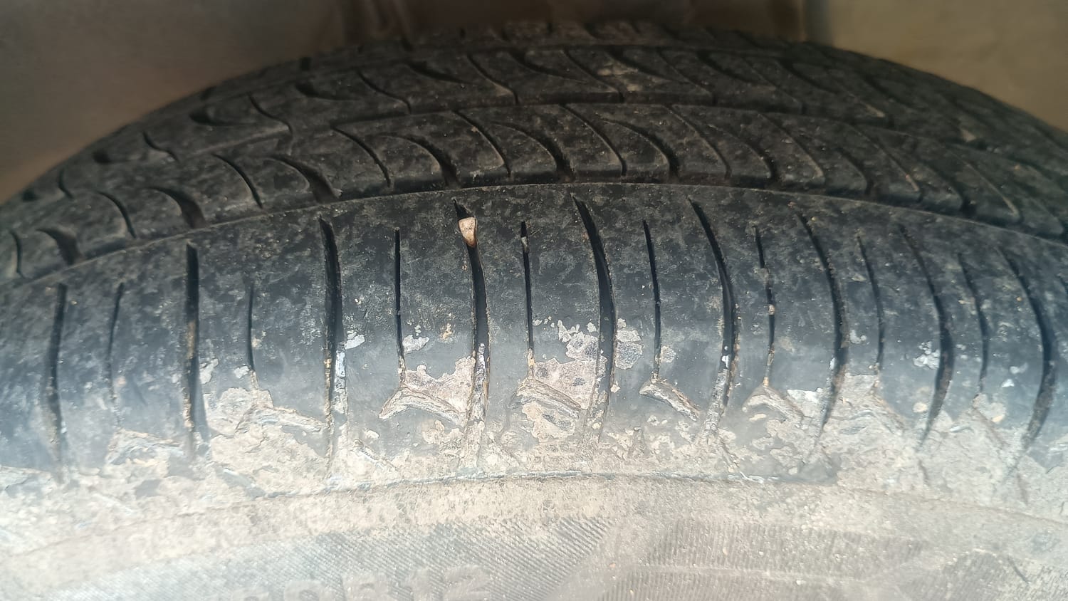 Used 2022 Maruti Suzuki Alto 800 VXi Petrol Manual tyres LEFT FRONT TYRE TREAD VIEW