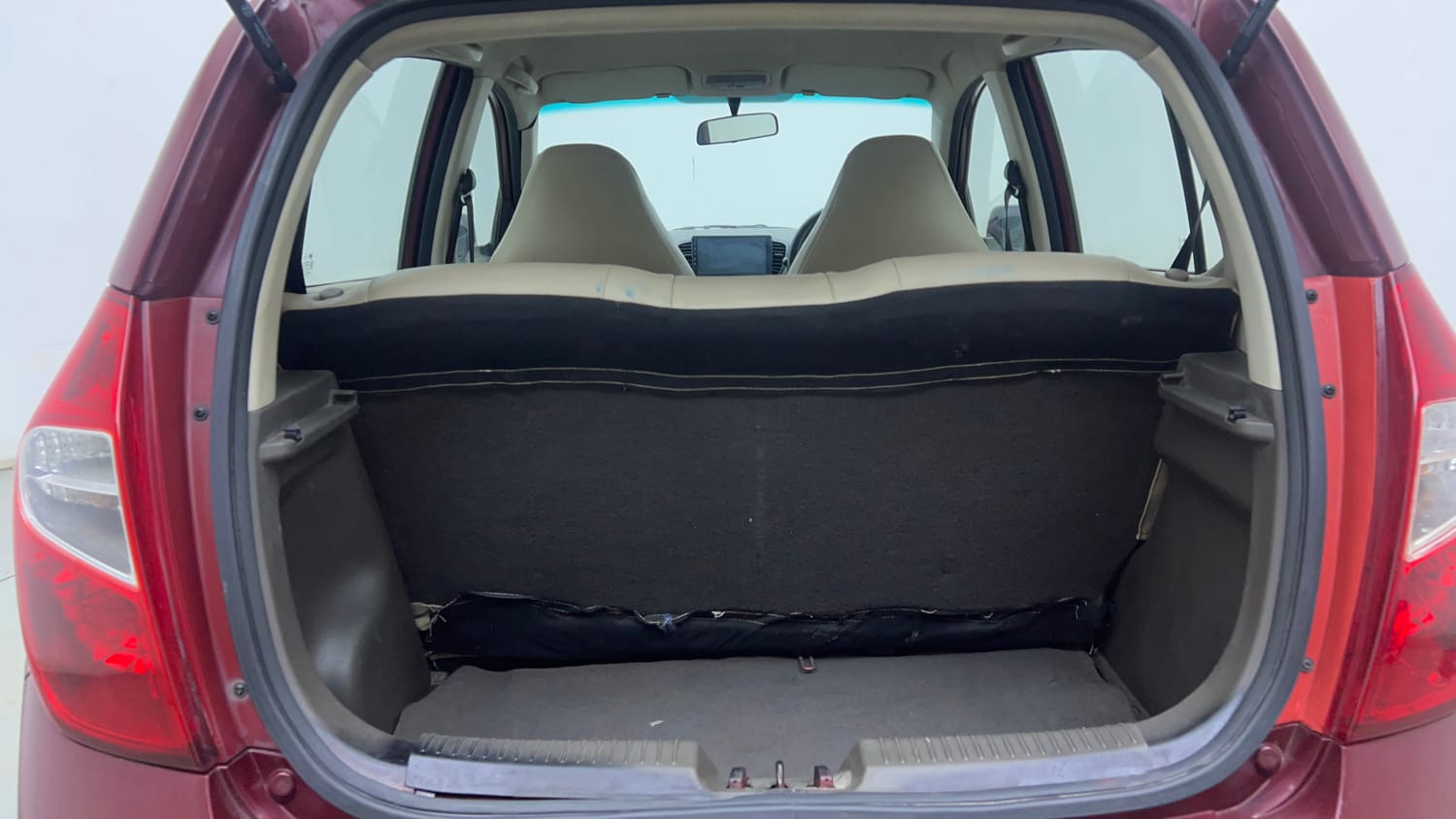 Used 2015 Hyundai i10 Sportz 1.1 iRDE2 Petrol Manual interior DICKY INSIDE VIEW