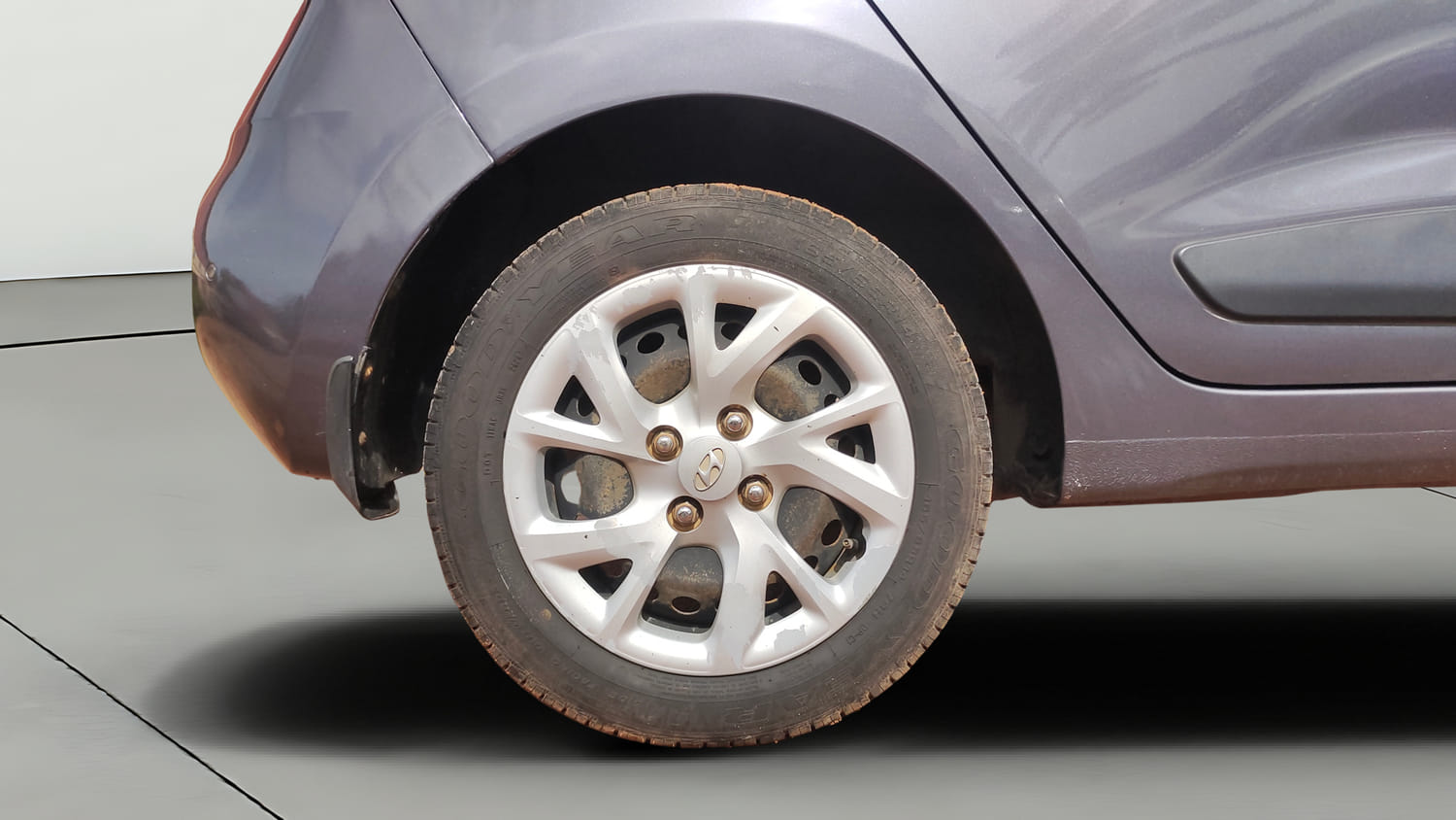 Used 2018 Hyundai Grand i10 Sportz 1.2 Kappa VTVT Petrol Manual tyres RIGHT REAR TYRE RIM VIEW