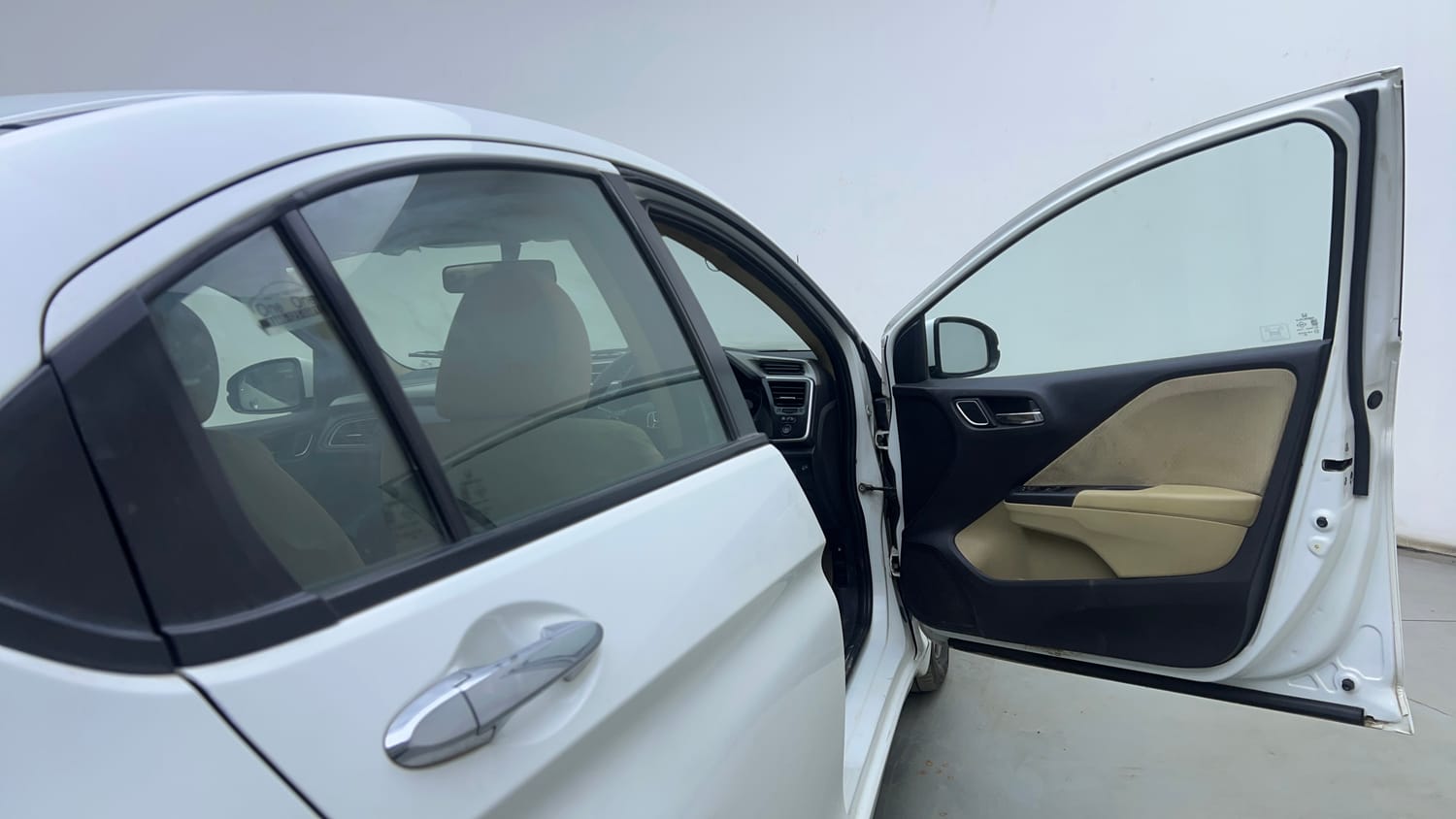 Used 2017 Honda City V Diesel Diesel Manual interior RIGHT FRONT DOOR OPEN VIEW