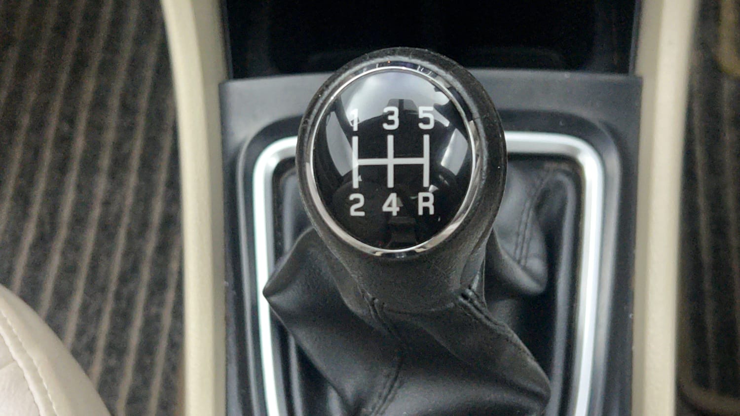 Used 2018 Maruti Suzuki Ciaz Delta Hybrid 1.5 Petrol Manual interior GEAR  KNOB VIEW