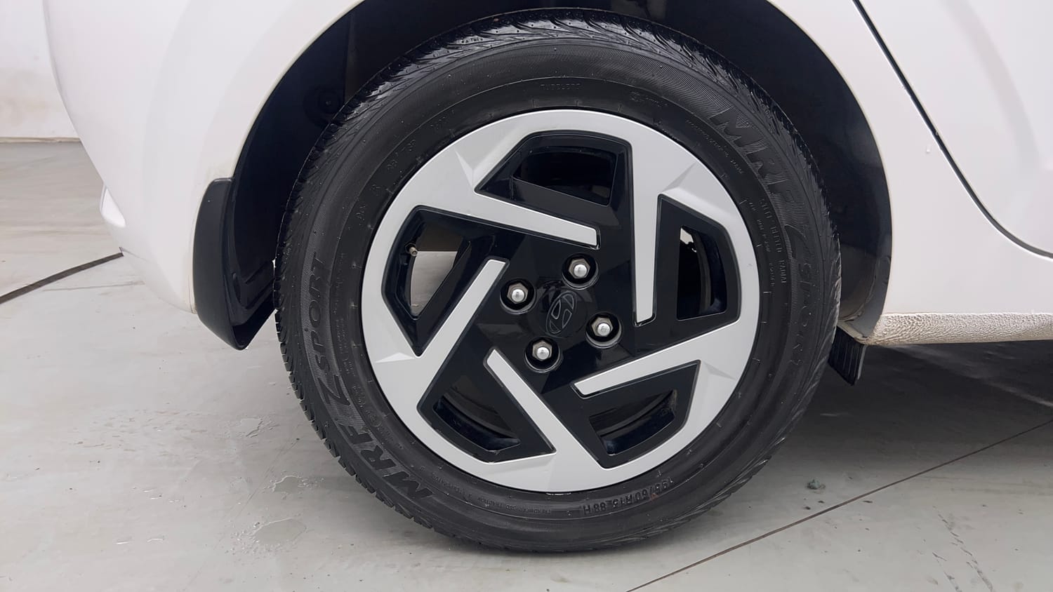 Used 2023 Hyundai Grand i10 Nios Sportz 1.2 Kappa VTVT Petrol Manual tyres RIGHT REAR TYRE RIM VIEW
