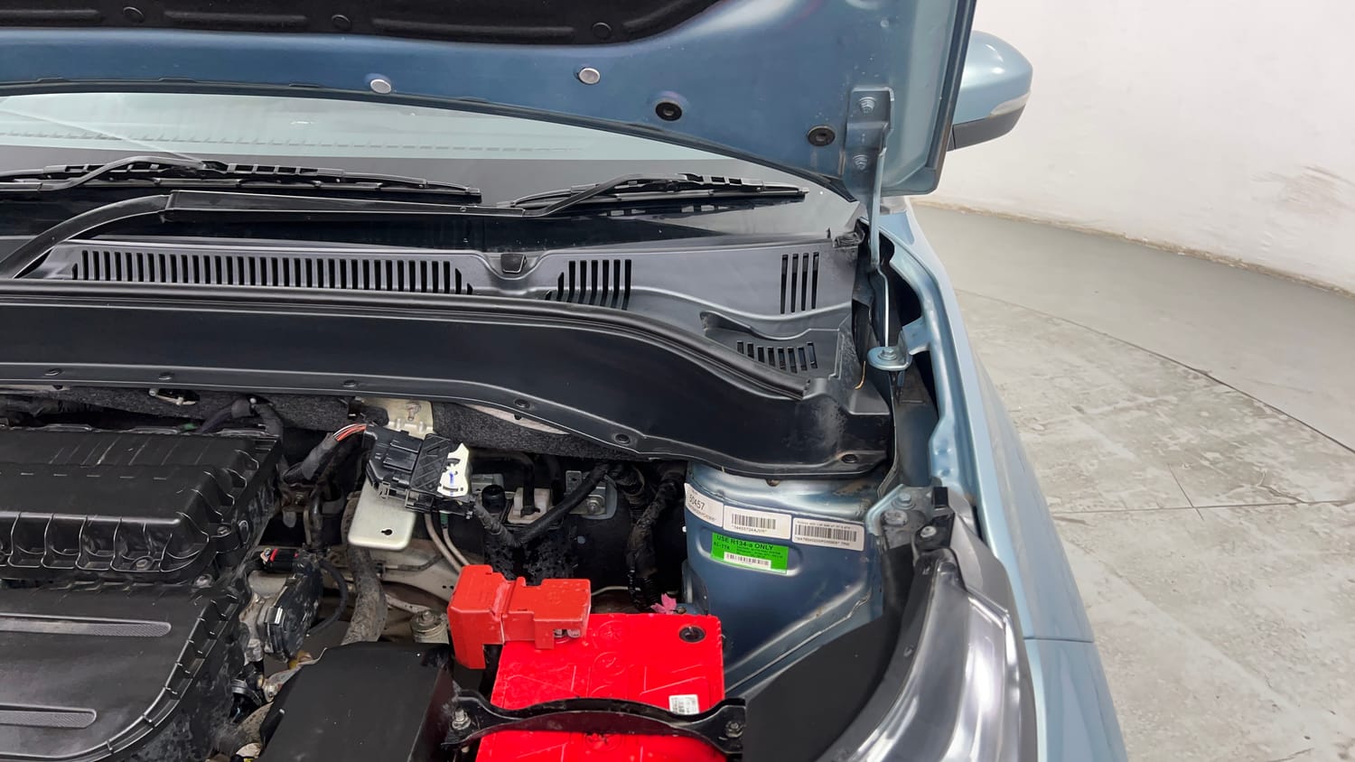 Used 2022 Tata Punch Adventure Rhythm Pack MT Petrol Manual engine ENGINE LEFT SIDE HINGE & APRON VIEW