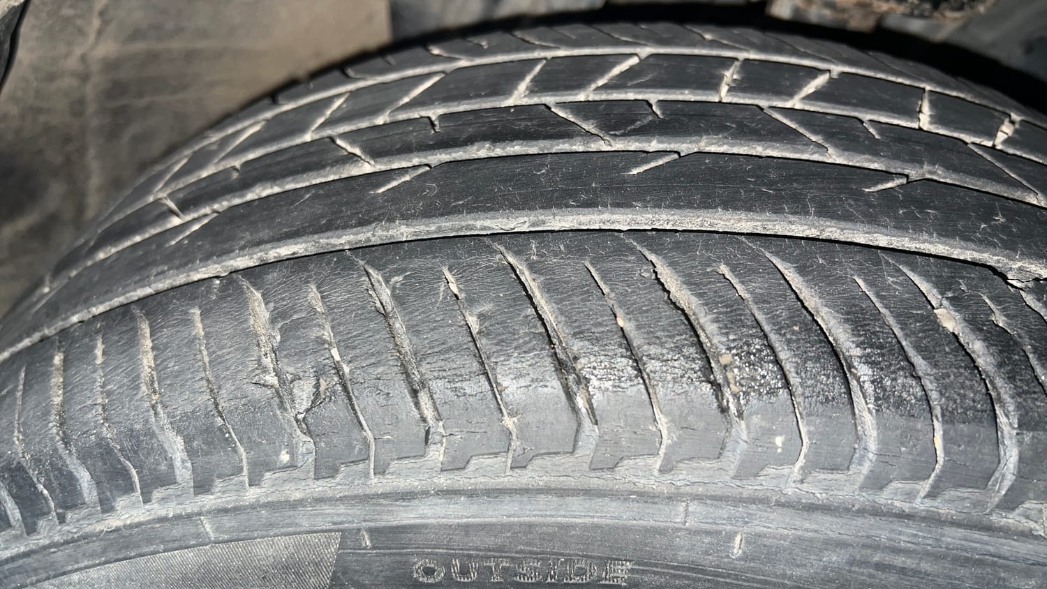 Used 2021 Nissan Magnite XV Premium Turbo Petrol Manual tyres RIGHT FRONT TYRE TREAD VIEW