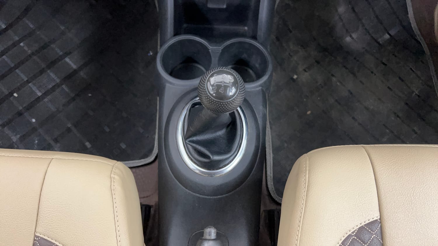 Used 2014 Honda Mobilio V (O) Petrol Petrol Manual interior GEAR  KNOB VIEW