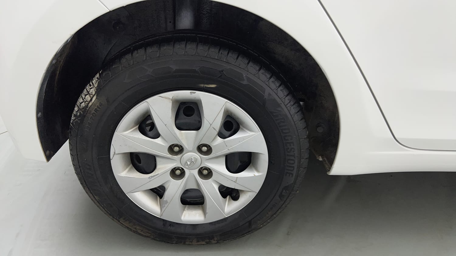 Used 2016 Hyundai Elite i20 Magna 1.2 Petrol Manual tyres RIGHT REAR TYRE RIM VIEW