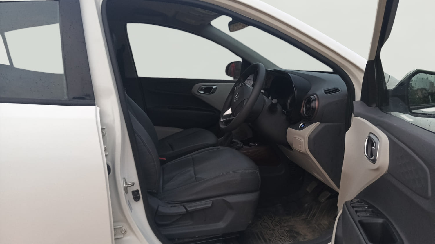 Used 2020 Hyundai Aura SX 1.2 Petrol Petrol Manual interior RIGHT SIDE FRONT DOOR CABIN VIEW