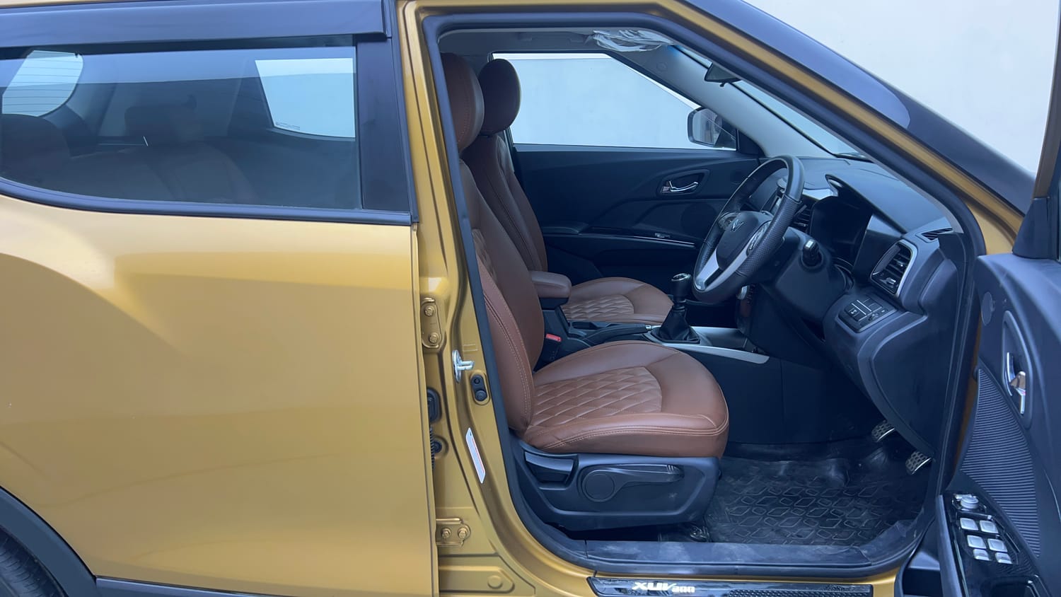 Used 2023 Mahindra XUV 300 TurboSport W8 Petrol Manual interior RIGHT SIDE FRONT DOOR CABIN VIEW