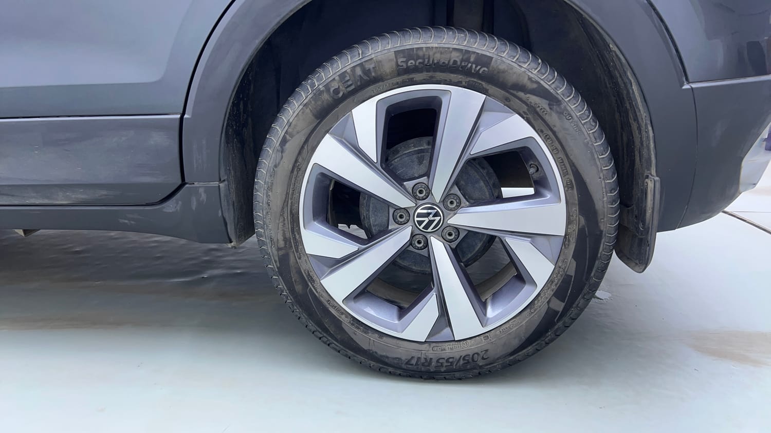 Used 2022 Volkswagen Taigun Topline 1.0 TSI AT Petrol Automatic tyres LEFT REAR TYRE RIM VIEW