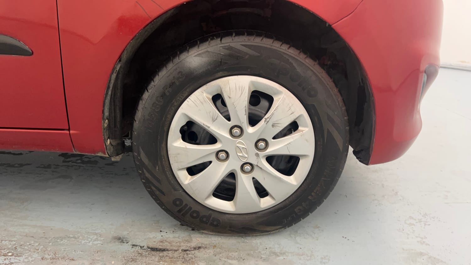 Used 2013 Hyundai i10 Magna 1.1 iRDE2 Petrol Manual tyres RIGHT FRONT TYRE RIM VIEW