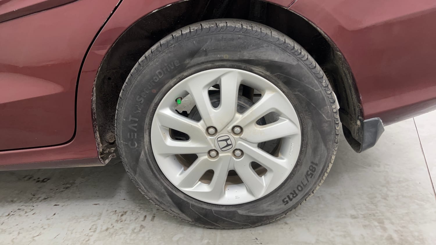 Used 2014 Honda Mobilio V (O) Petrol Petrol Manual tyres LEFT REAR TYRE RIM VIEW