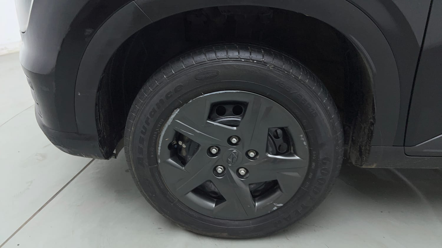 Used 2025 Hyundai Venue S Plus 1.2 Petrol MT Petrol Manual tyres LEFT FRONT TYRE RIM VIEW
