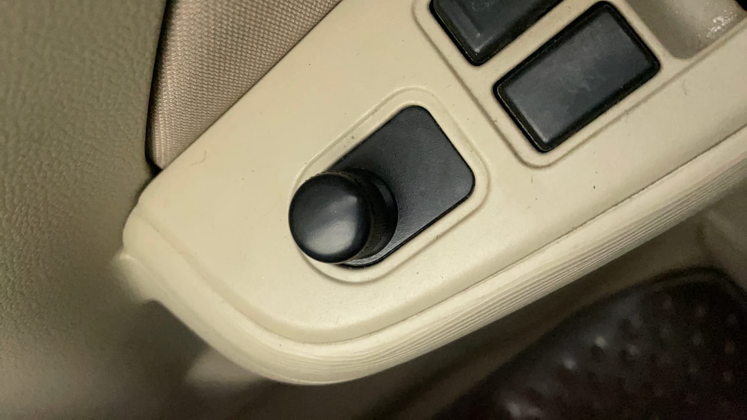 Used 2018 Maruti Suzuki Dzire VXi Petrol Automatic top_features Adjustable ORVM