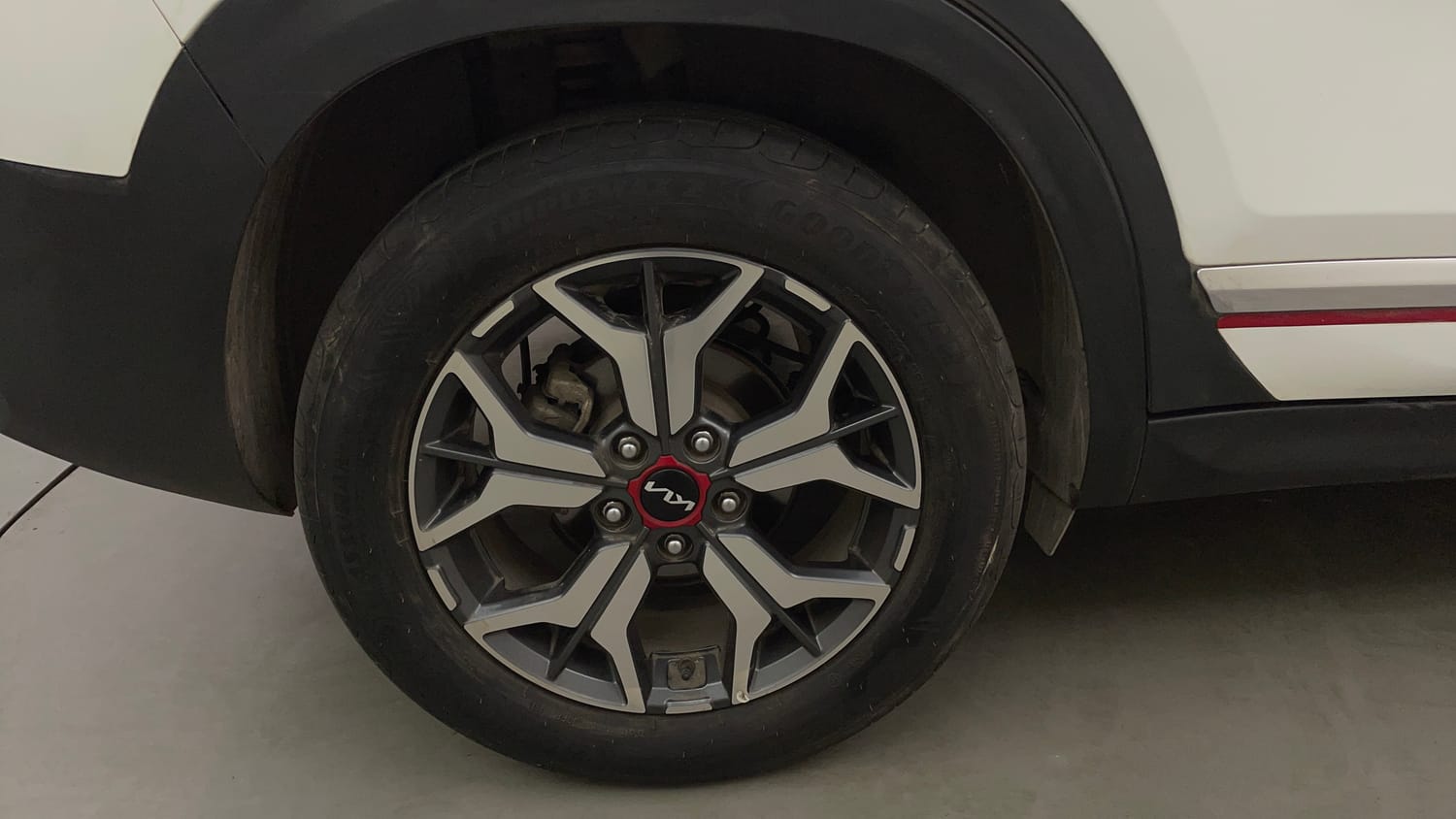 Used 2023 Kia Seltos GTX Plus 1.5 Diesel AT Diesel Automatic tyres RIGHT REAR TYRE RIM VIEW