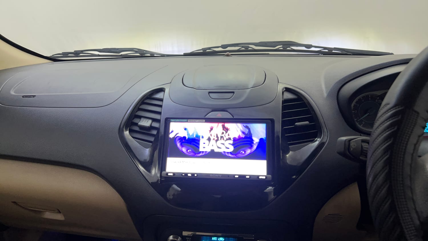 Used 2018 Ford Figo Aspire Titanium 1.2 Ti-VCT Diesel Manual top_features Integrated (in-dash) music system